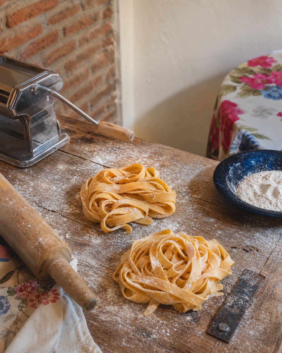 Fettuccine al huevo recién cortados