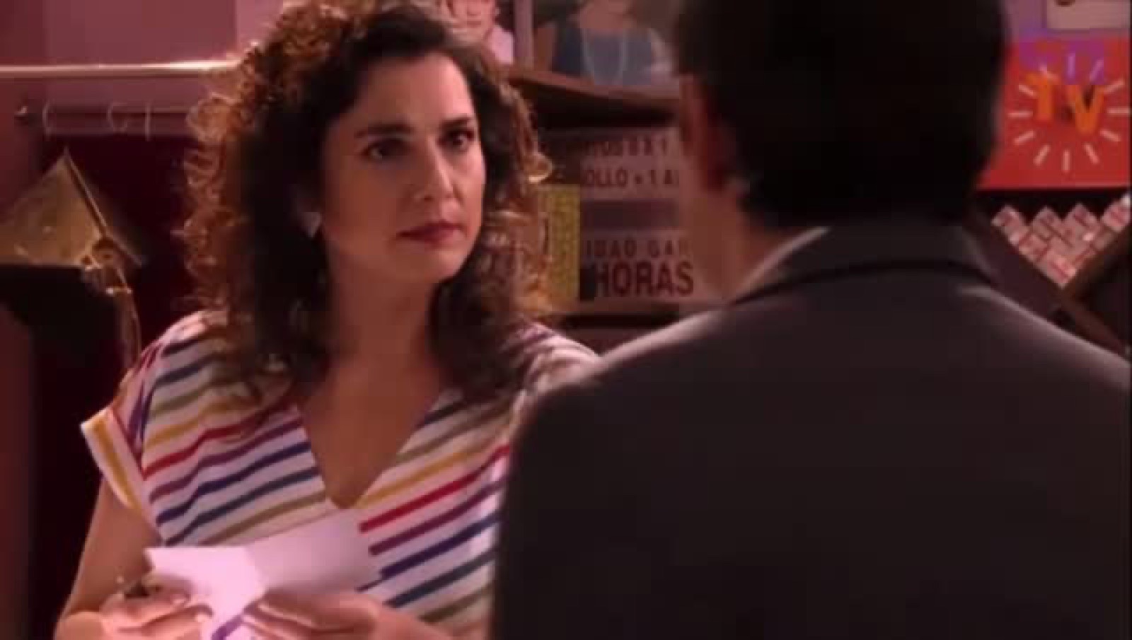 Berta Lasala en una escena de la serie Los 80